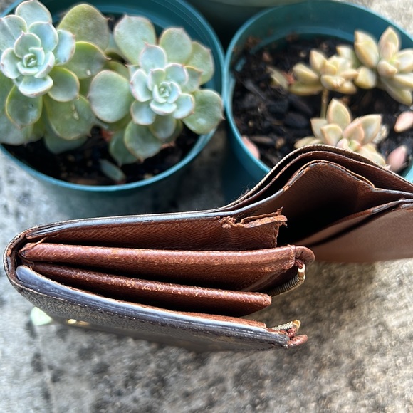 Louis Vuitton monogram bifold wallet - Picture 10 of 16